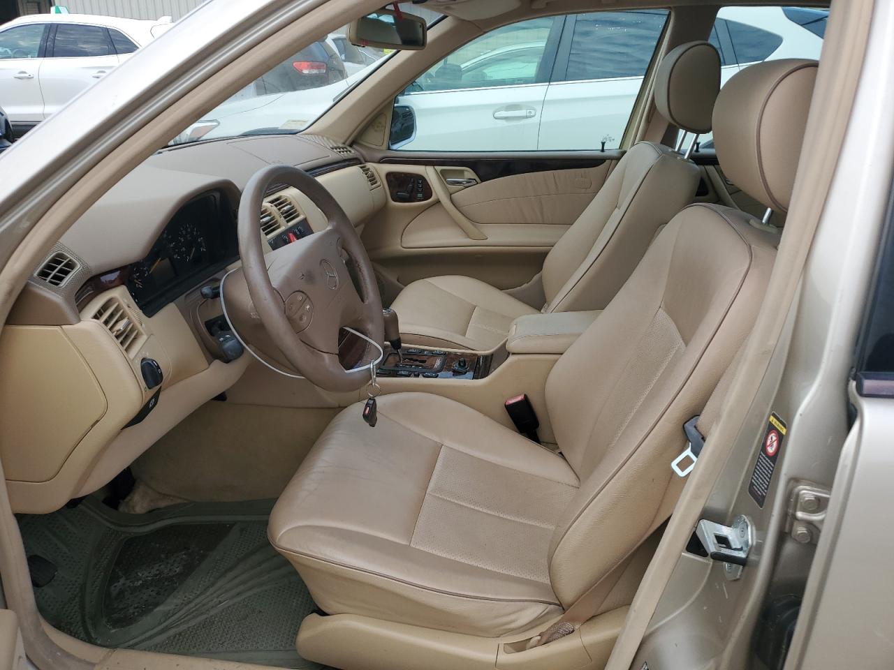 WDBJF82J4YX035617 2000 Mercedes-Benz E 320 4Matic