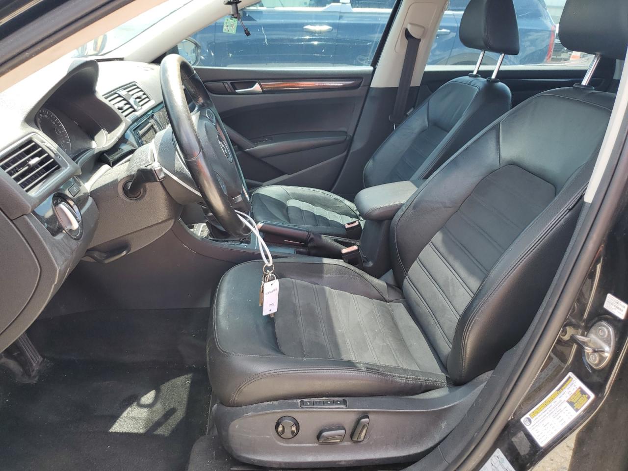 1VWCN7A37CC055609 2012 Volkswagen Passat Sel