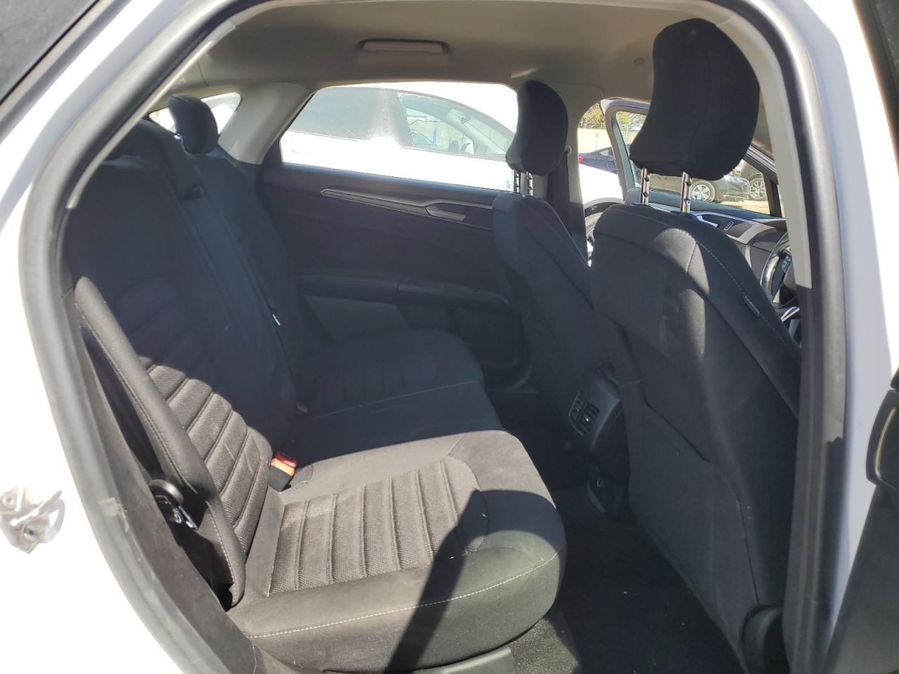 3FA6P0LU2KR200665 2019 Ford Fusion Se