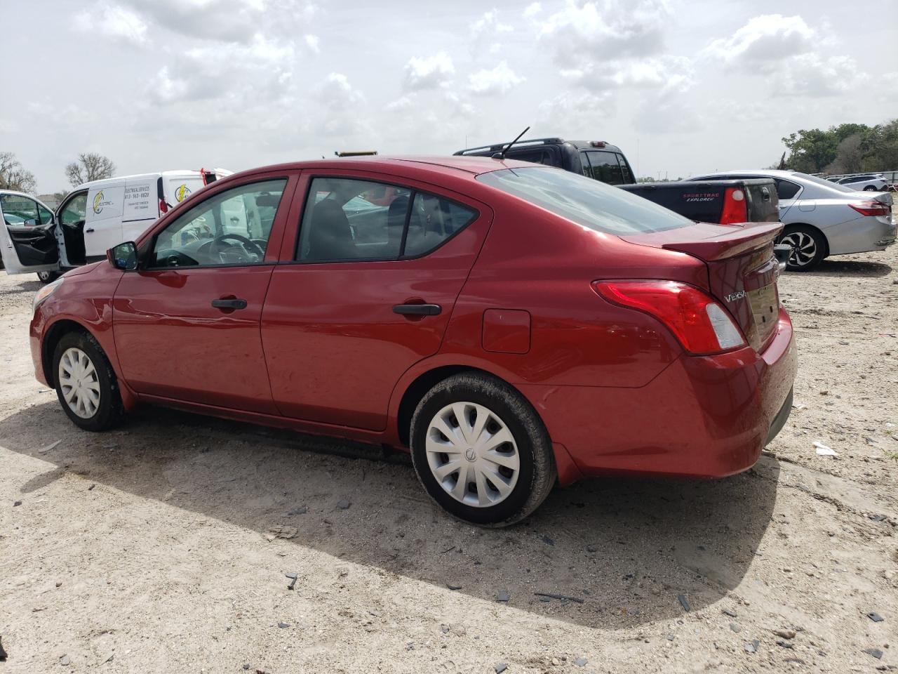 2017 Nissan Versa S vin: 3N1CN7APXHL847676