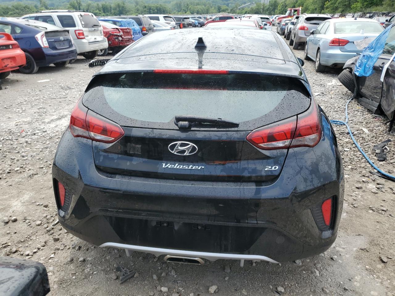 KMHTG6AF2KU013063 2019 Hyundai Veloster Base
