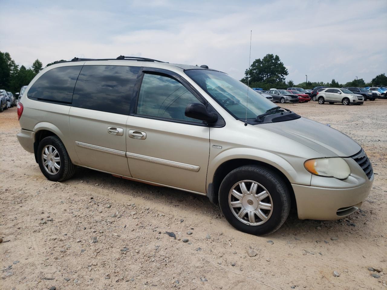 Lot #2952036721 2005 CHRYSLER TOWN & COU