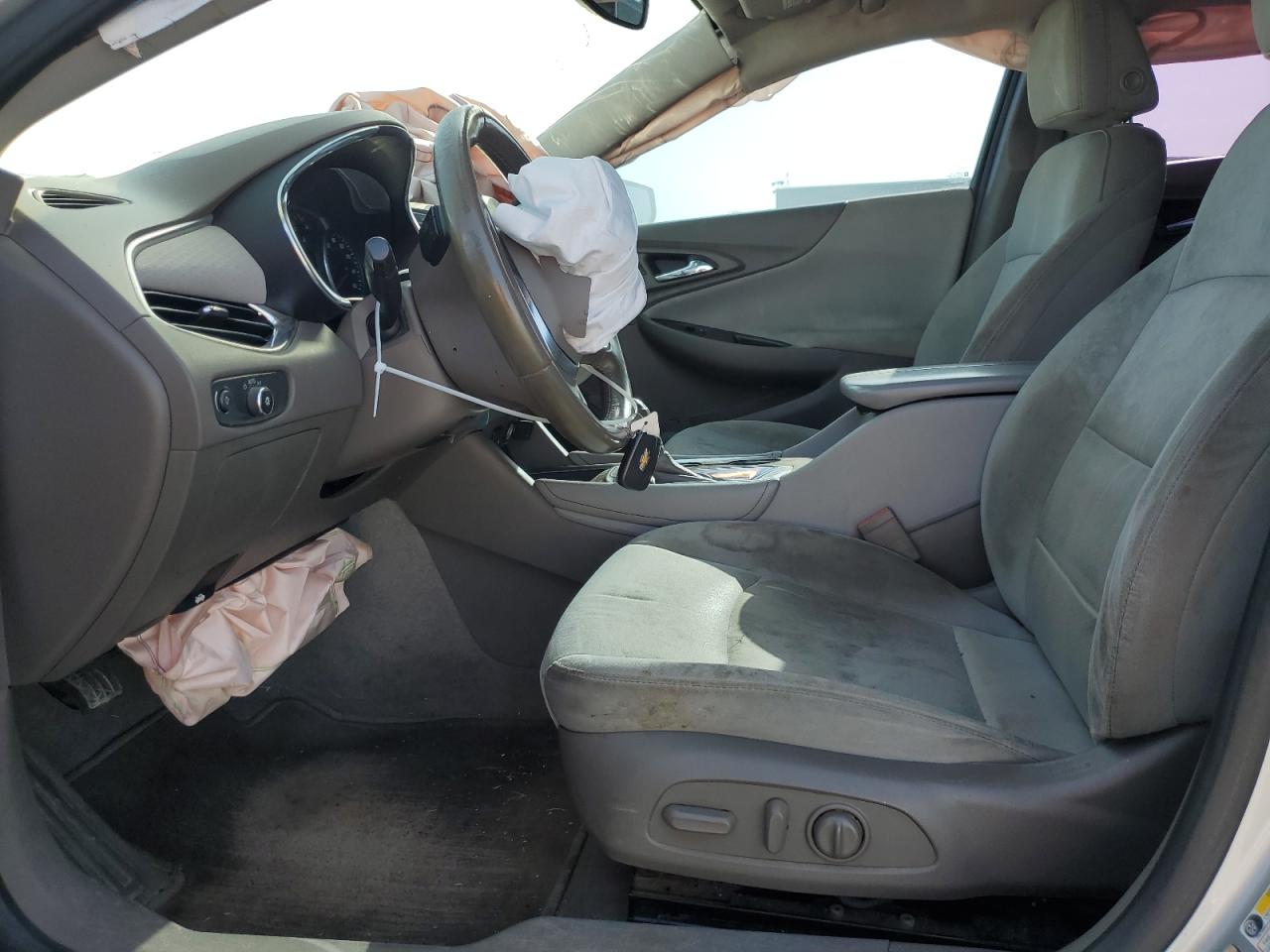 1G1ZD5ST8JF139719 2018 Chevrolet Malibu Lt