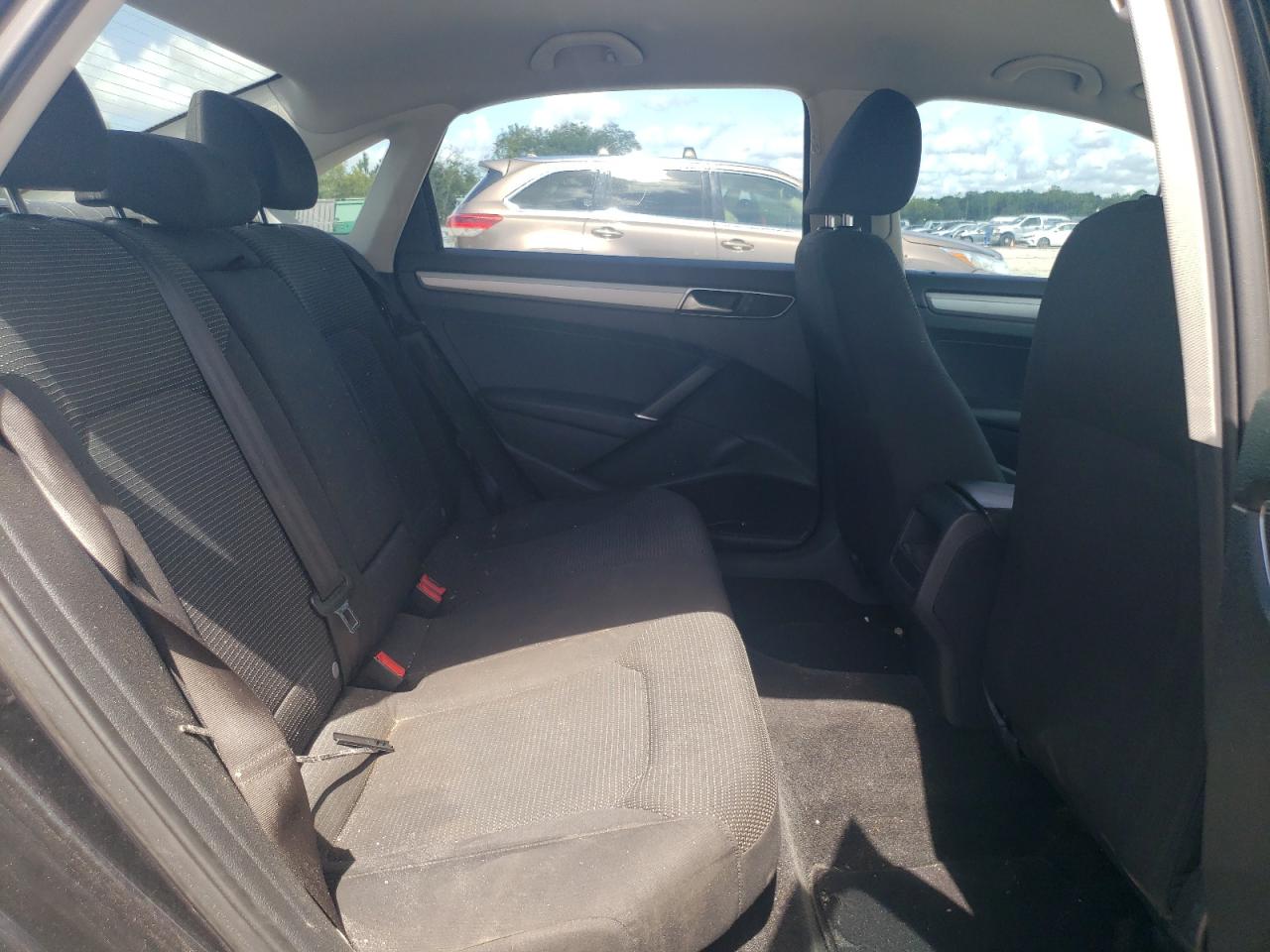 1VWAT7A30HC009222 2017 Volkswagen Passat S