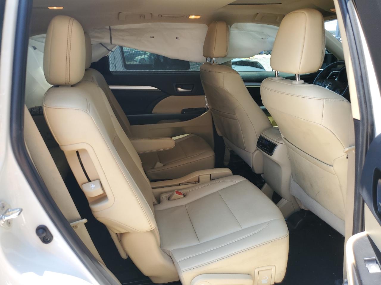 5TDKZRFHXKS567641 2019 Toyota Highlander Se