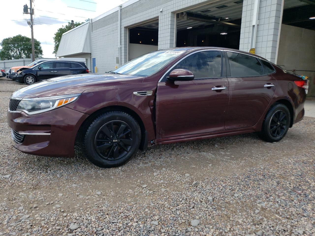 2017 Kia Optima Lx vin: 5XXGT4L33HG155266