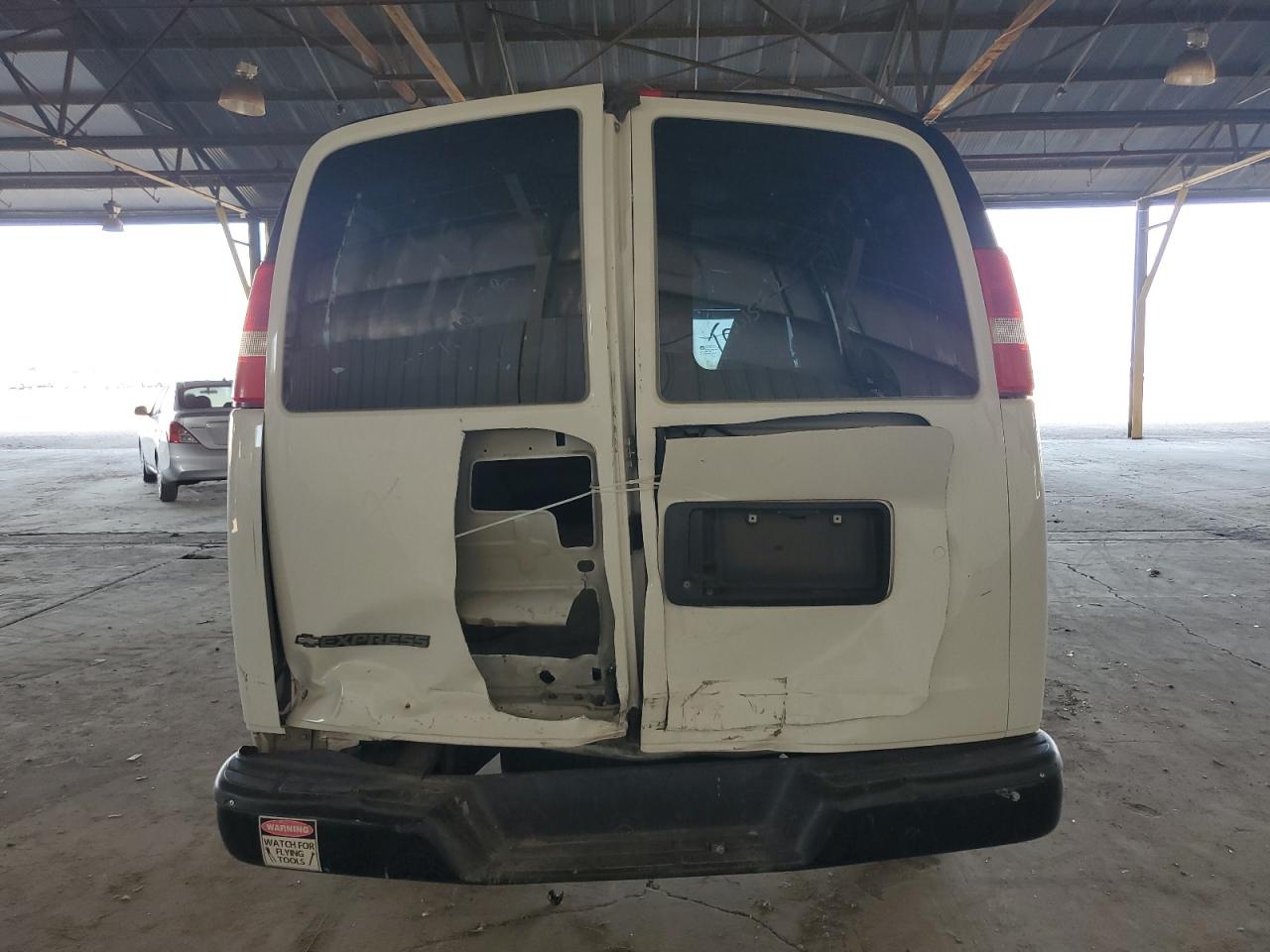 1GCWGAFPXK1164448 2019 Chevrolet Express G2500