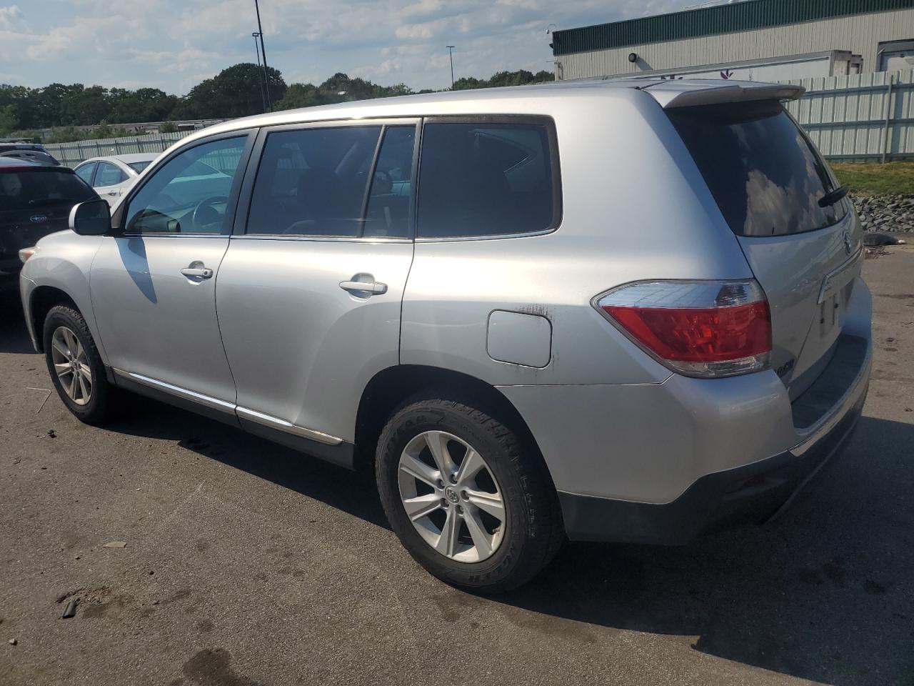 2013 Toyota Highlander Base vin: 5TDBK3EHXDS275574