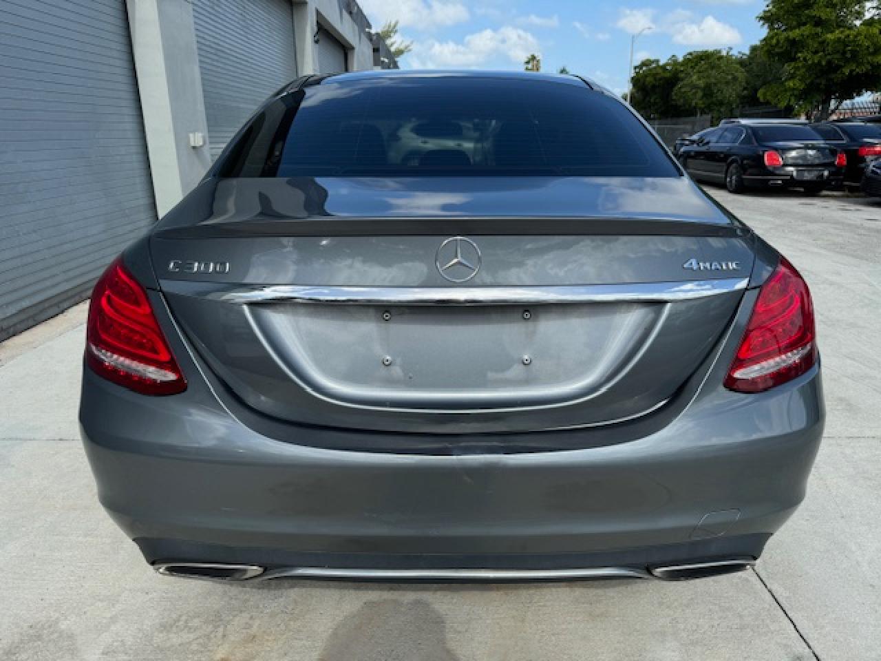 2017 Mercedes-Benz C 300 4Matic vin: 55SWF4KB4HU214841