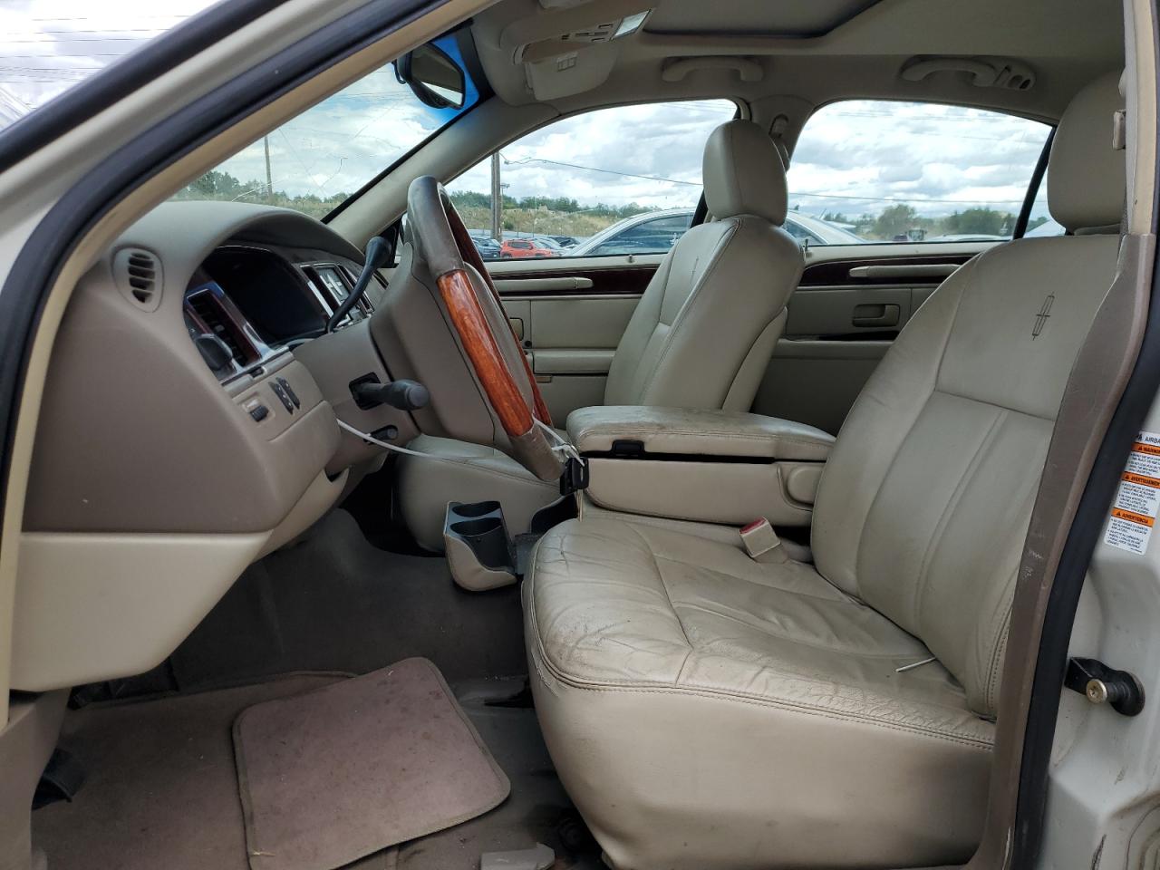 1LNHM83W94Y639888 2004 Lincoln Town Car Ultimate