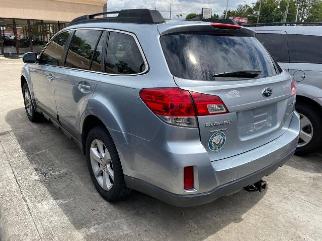 2014 Subaru Outback 2.5I Premium vin: 4S4BRCCC5E3201769