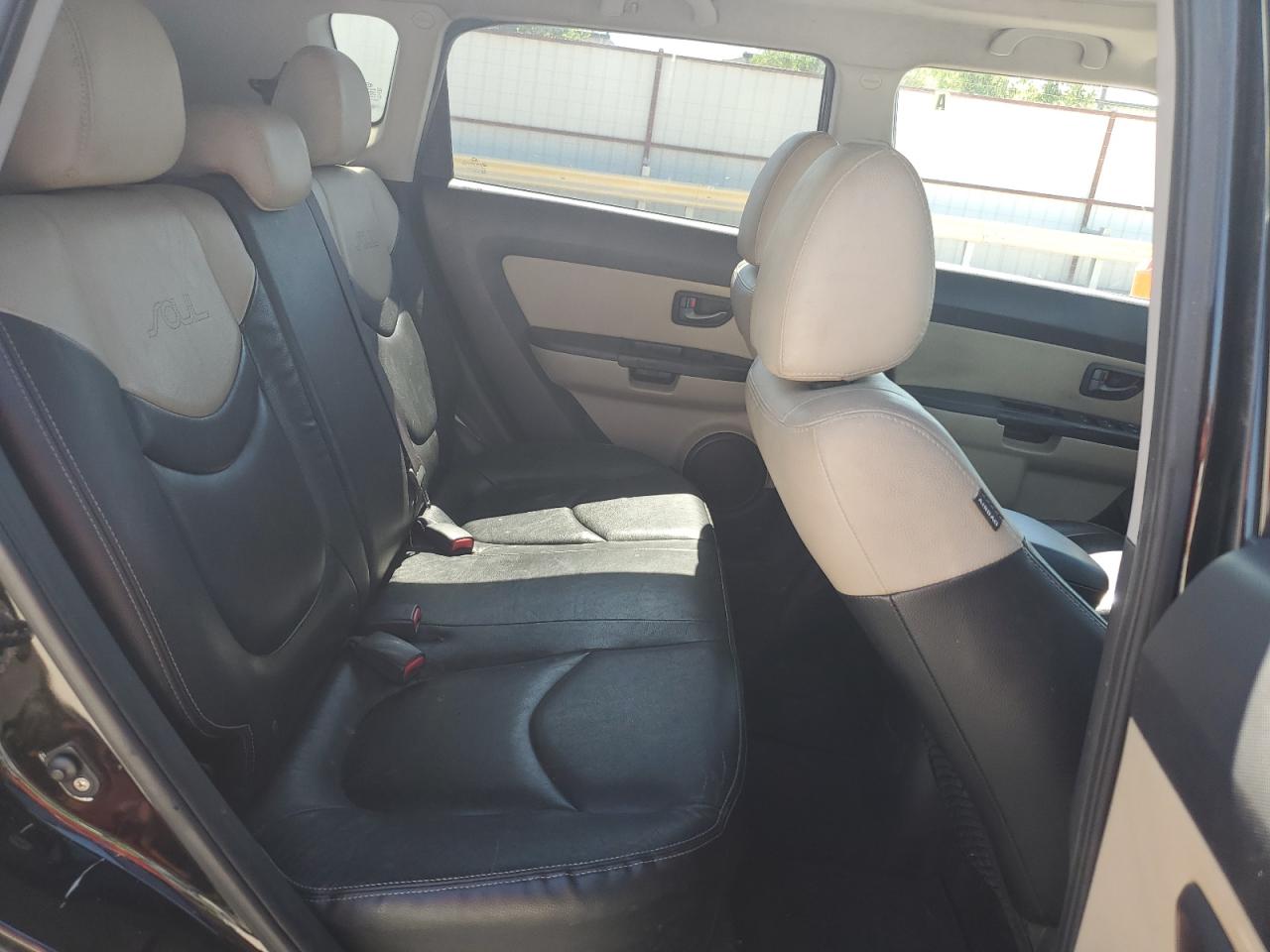 KNDJT2A26B7196494 2011 Kia Soul +
