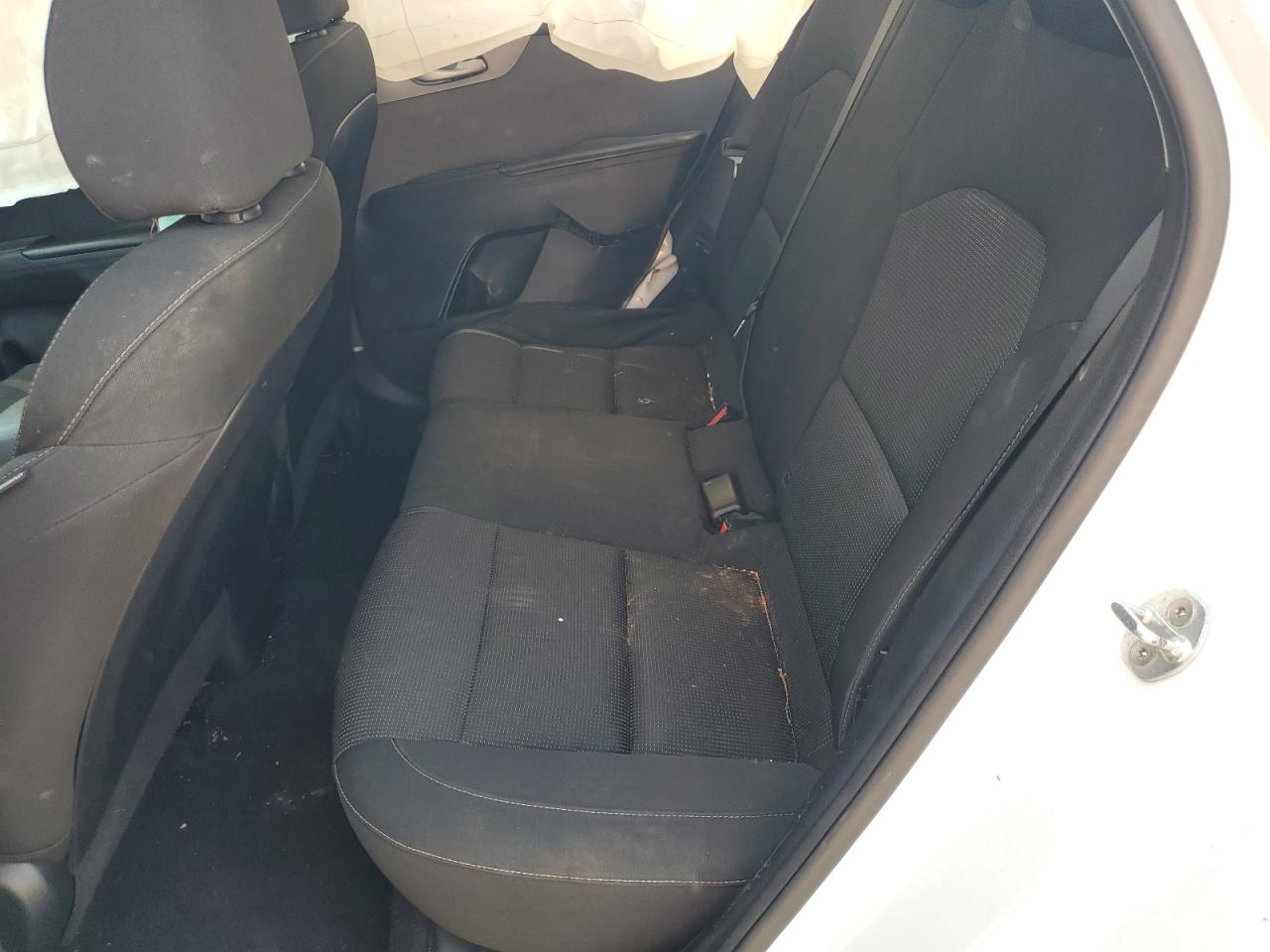 3KPF24AD2KE011038 2019 Kia Forte Fe