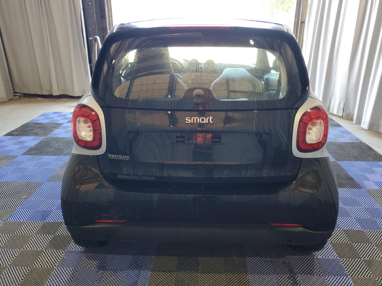 2017 Smart Fortwo vin: WMEFJ9BA2HK230187