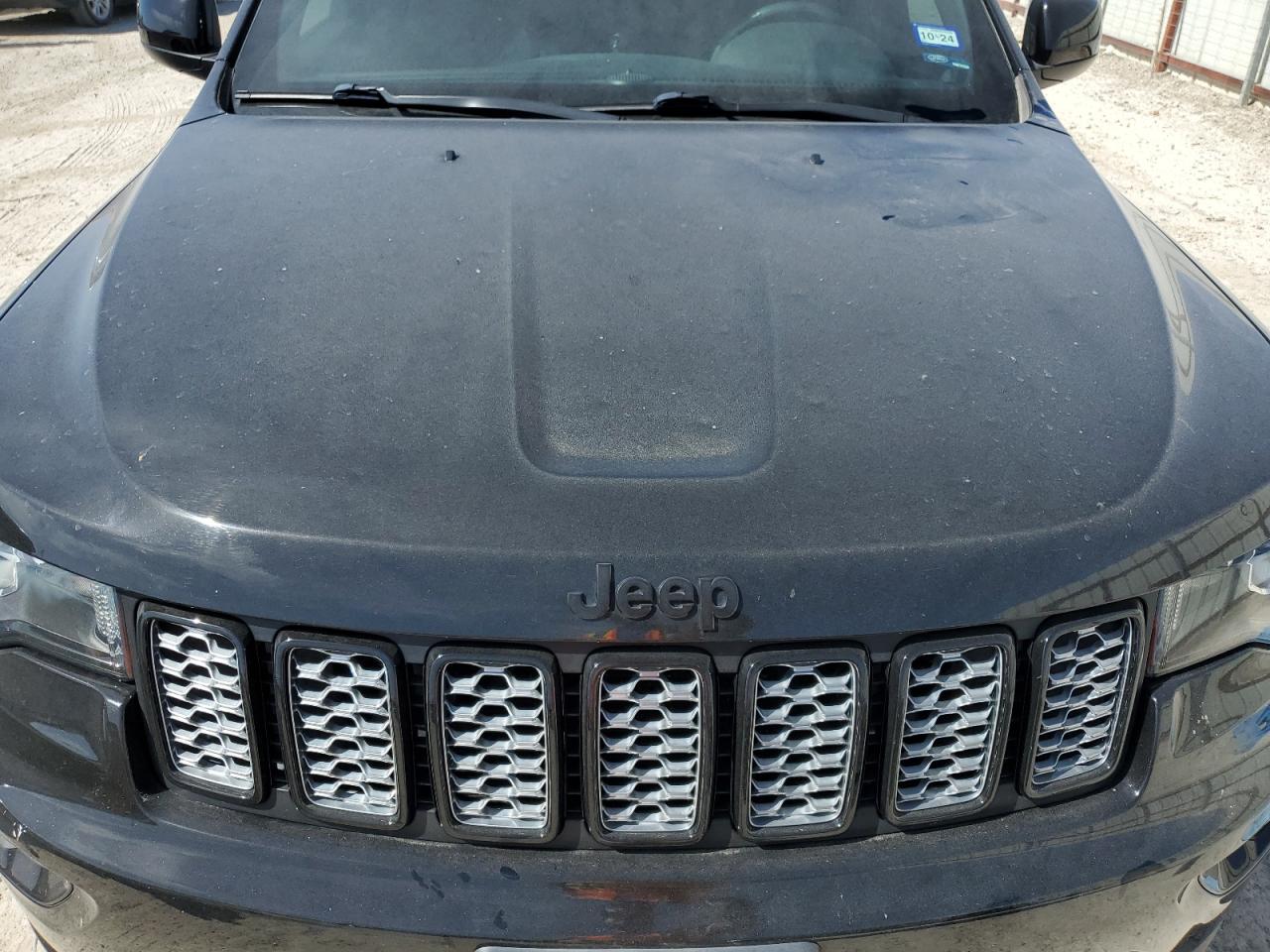 1C4RJEAG4JC141733 2018 Jeep Grand Cherokee Laredo