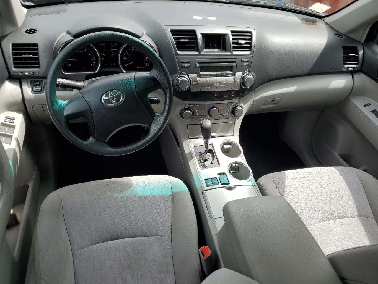 5TDBK3EH0BS049458 2011 Toyota Highlander Base