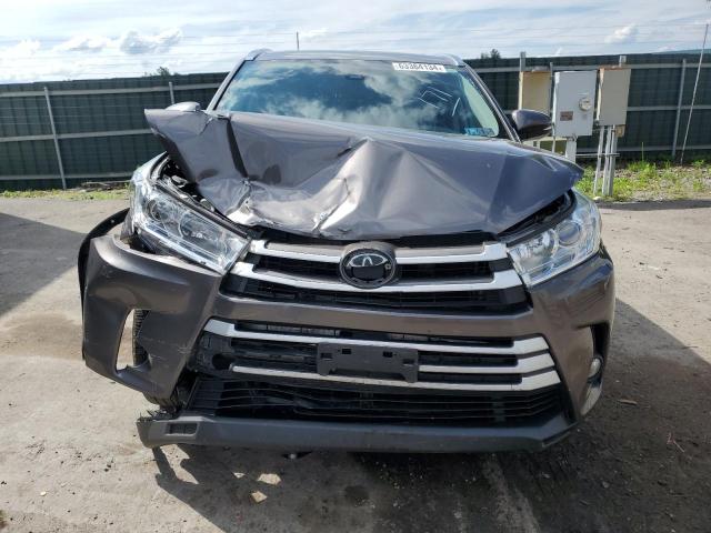 VIN 5TDJZRFH9JS866743 2018 Toyota Highlander, SE no.5