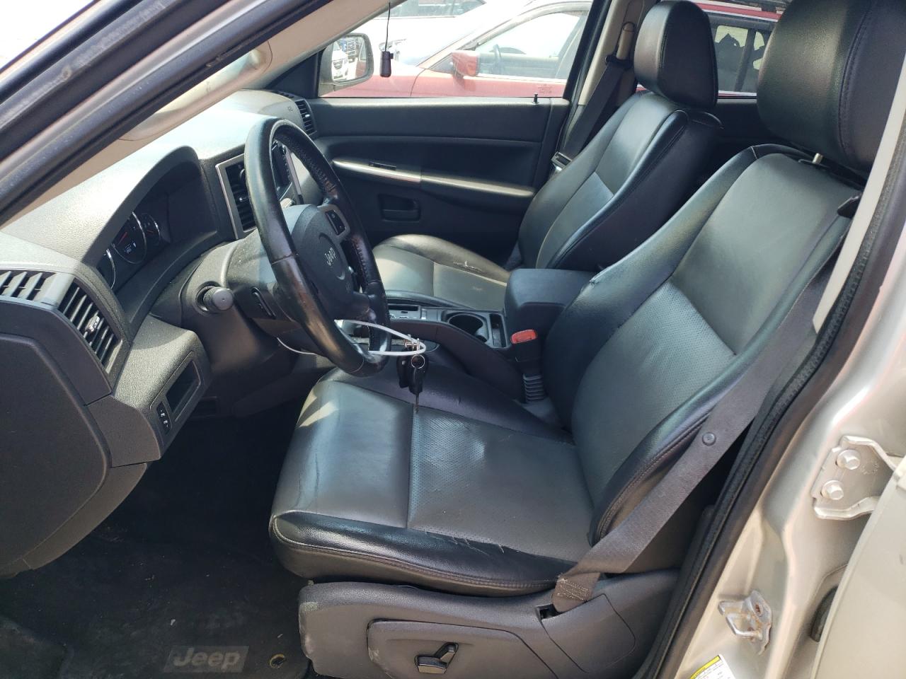 1J8GR48KX8C221240 2008 Jeep Grand Cherokee Laredo