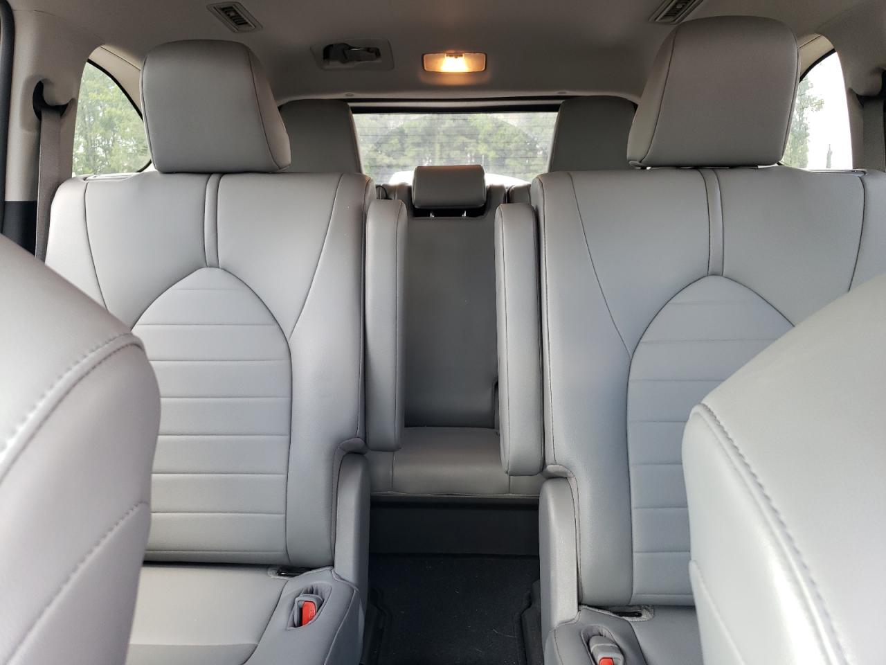 5TDGZRAH0MS042944 2021 Toyota Highlander Xle