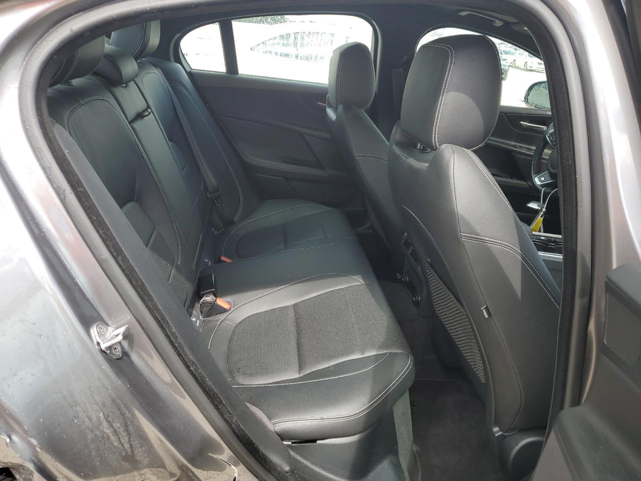 SAJAL4BN2HA944160 2017 Jaguar Xe R - Sport