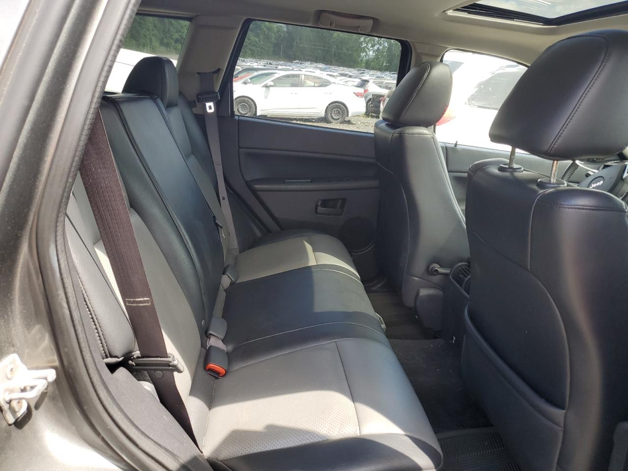 1J8GR48K58C180564 2008 Jeep Grand Cherokee Laredo