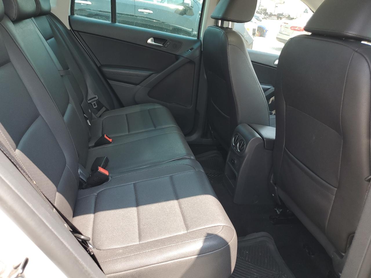 WVGAV7AX1BW526756 2011 Volkswagen Tiguan S