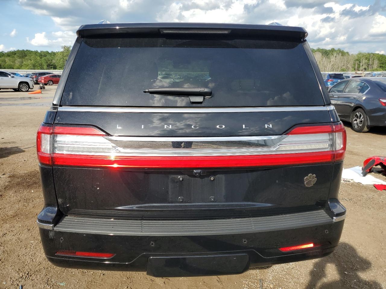 5LMJJ2HT8JEL07585 2018 Lincoln Navigator Select