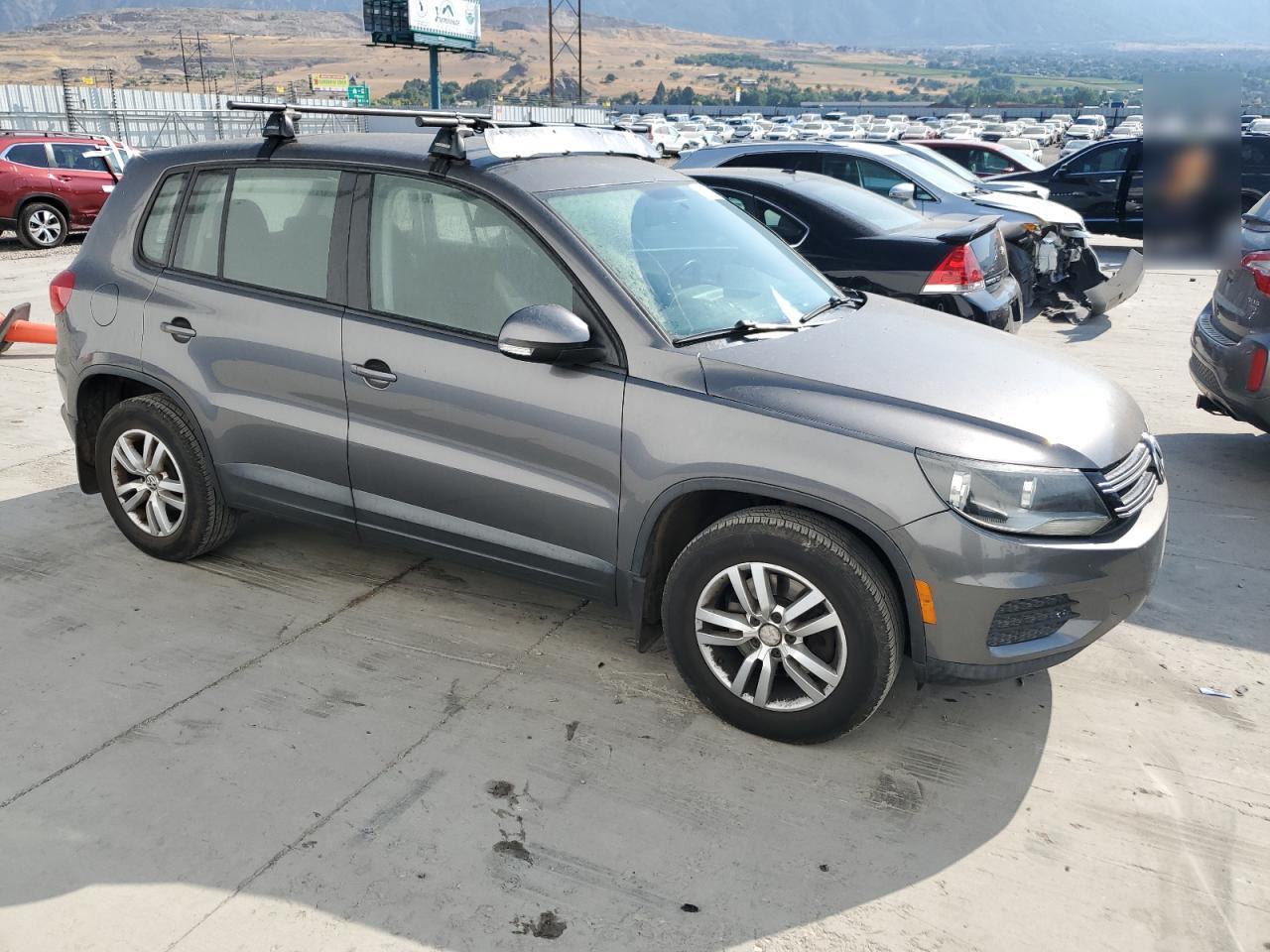 2012 Volkswagen Tiguan S vin: WVGBV7AX3CW100704