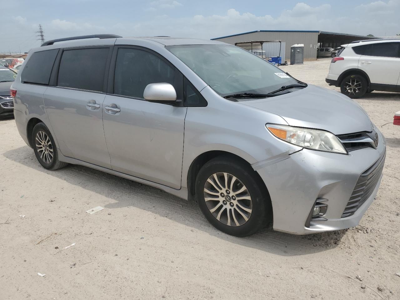 2018 Toyota Sienna Xle vin: 5TDYZ3DC6JS911852