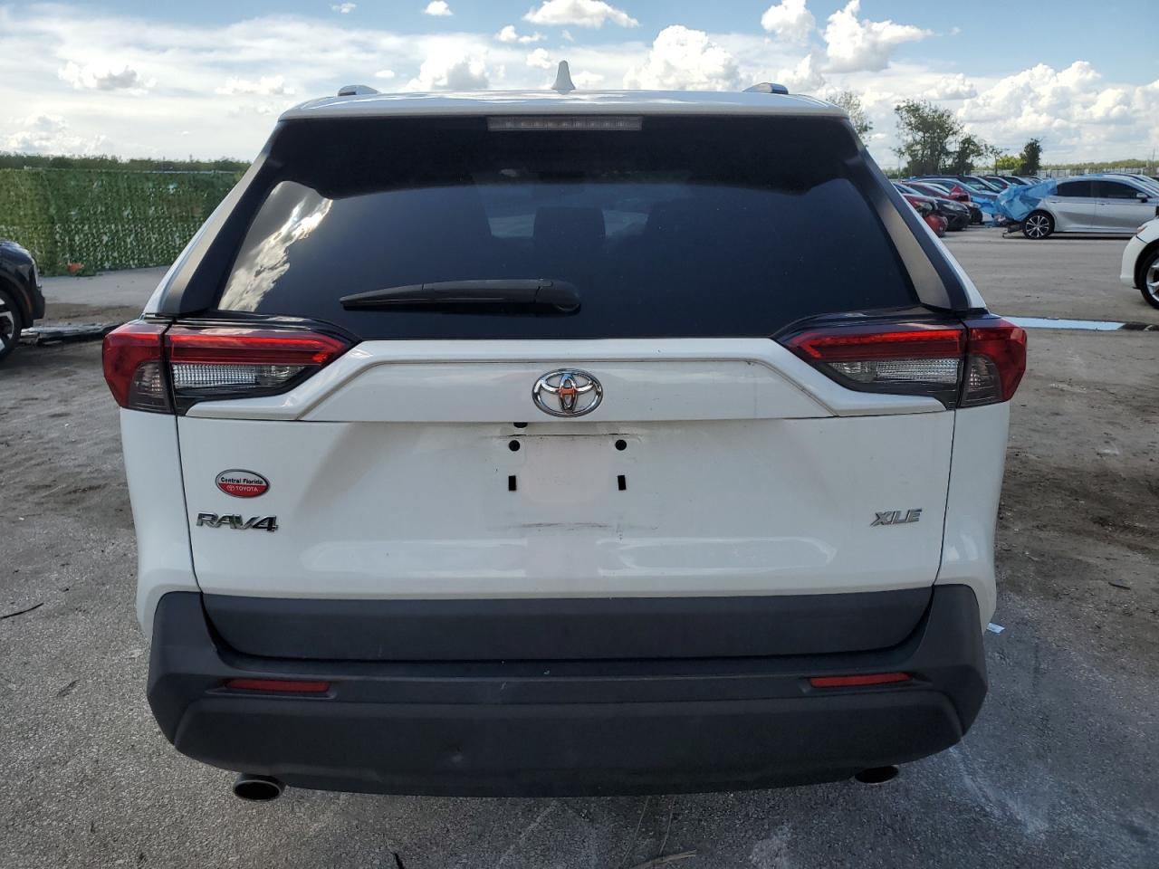 2T3W1RFV6MW116433 2021 Toyota Rav4 Xle