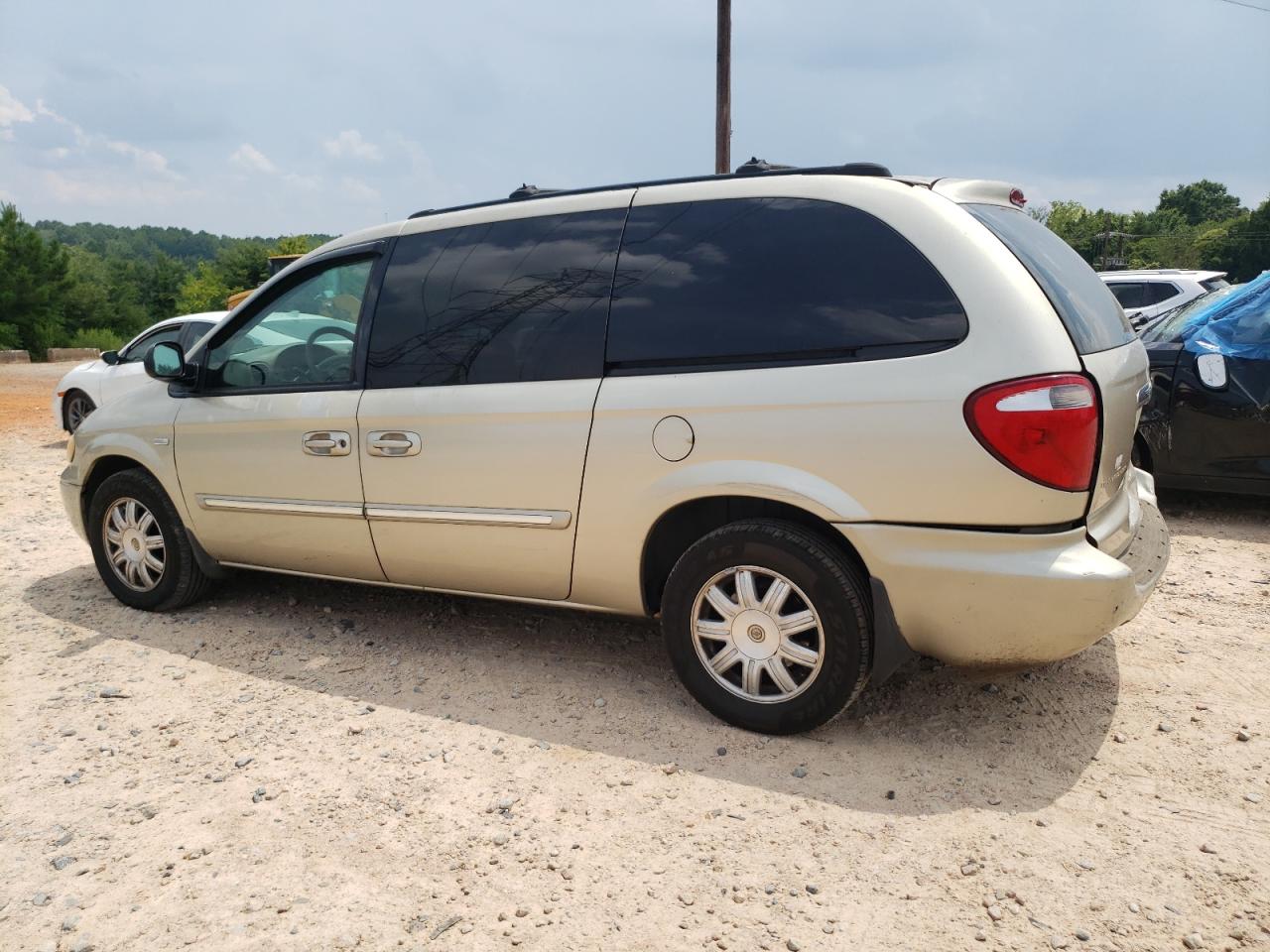 Lot #2952036721 2005 CHRYSLER TOWN & COU