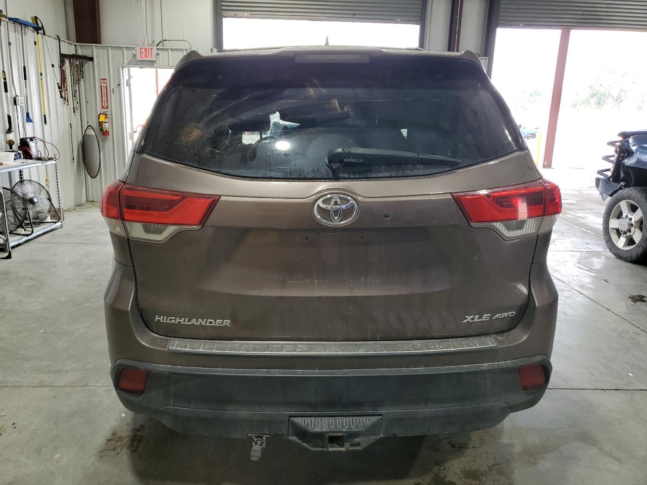 Lot #2766561066 2017 TOYOTA HIGHLANDER