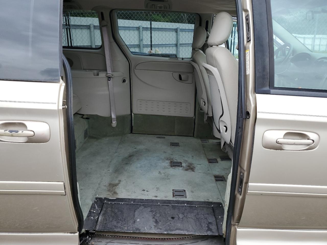 2D4GP44L95R221795 2005 Dodge Grand Caravan Sxt