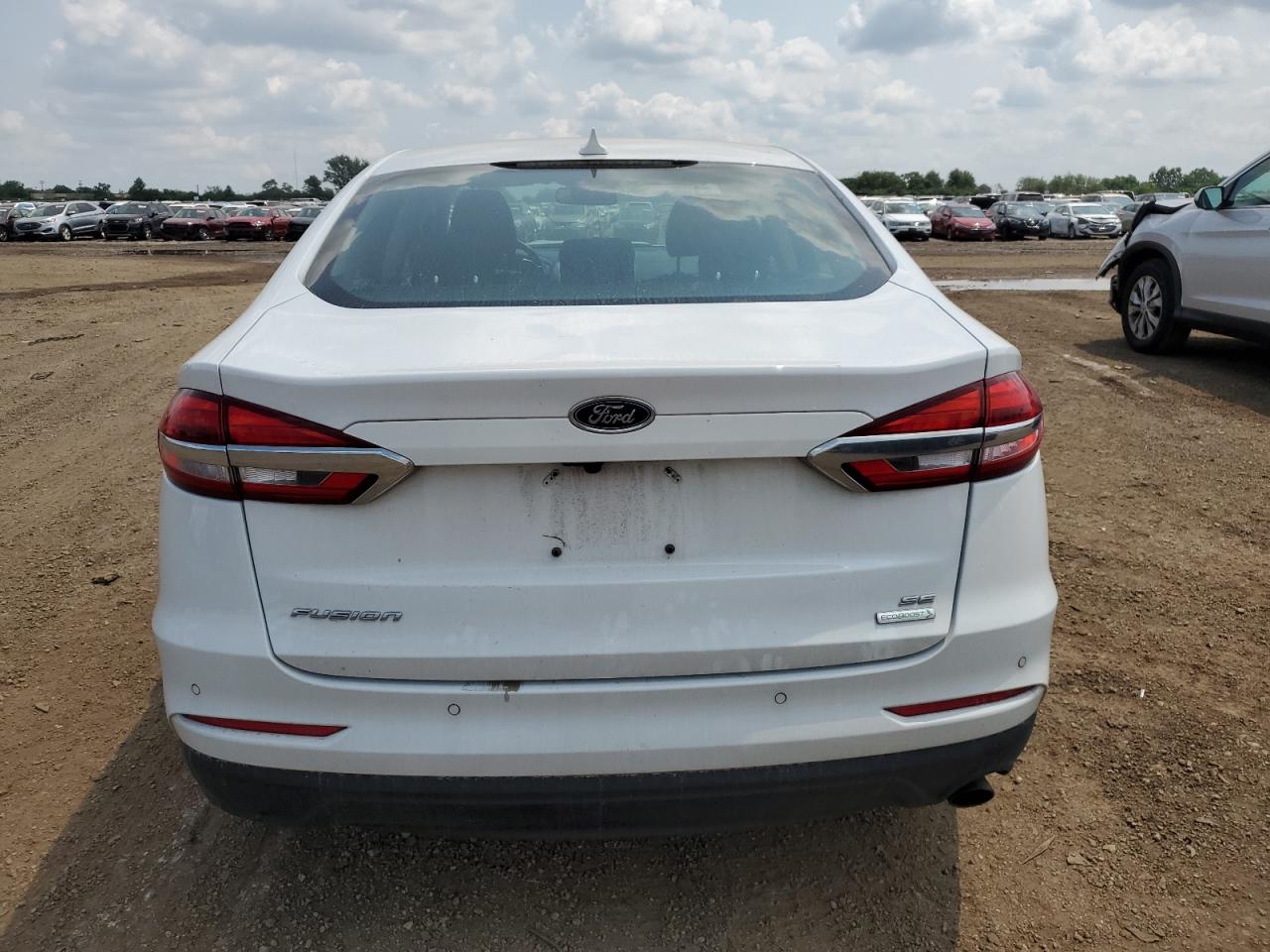 3FA6P0HD1KR281683 2019 Ford Fusion Se