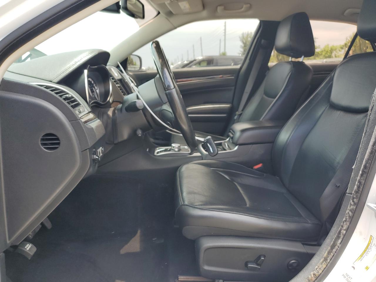 2C3CCAEG5KH689648 2019 Chrysler 300 Limited