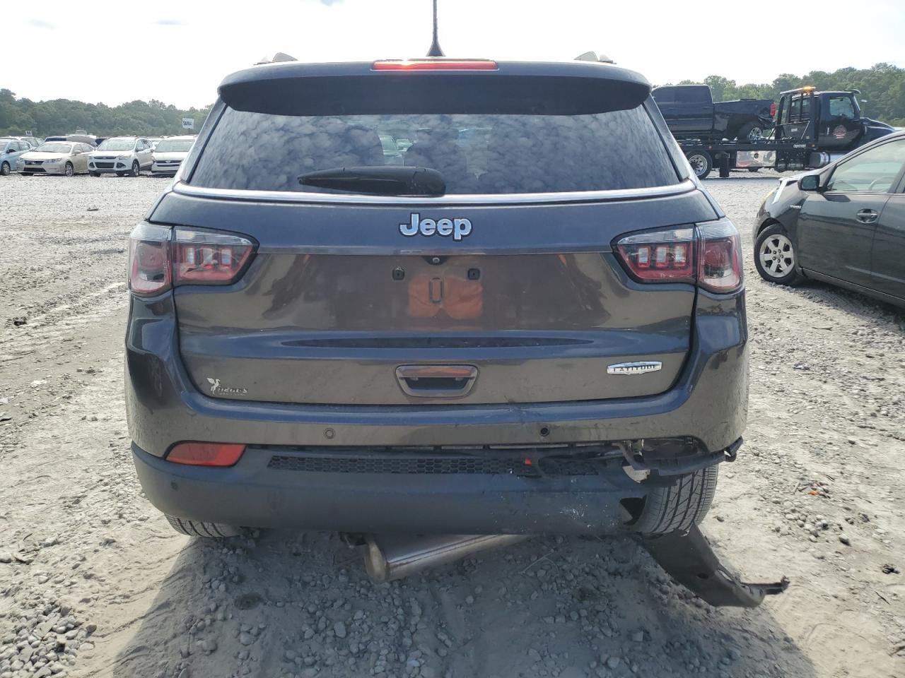 3C4NJCBB5JT165582 2018 Jeep Compass Latitude