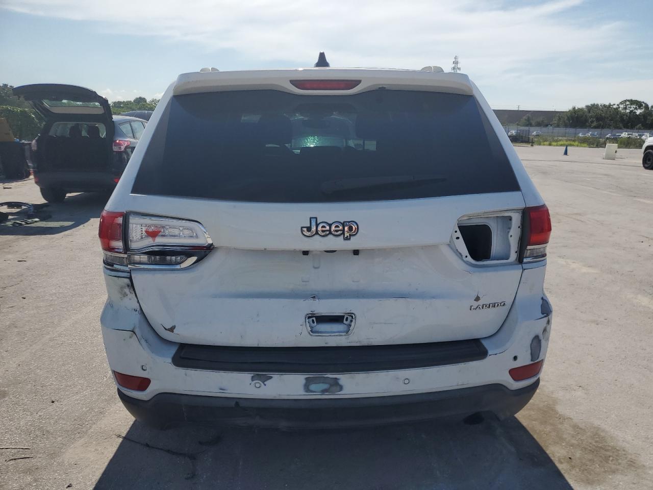 1C4RJEAG0HC610438 2017 Jeep Grand Cherokee Laredo