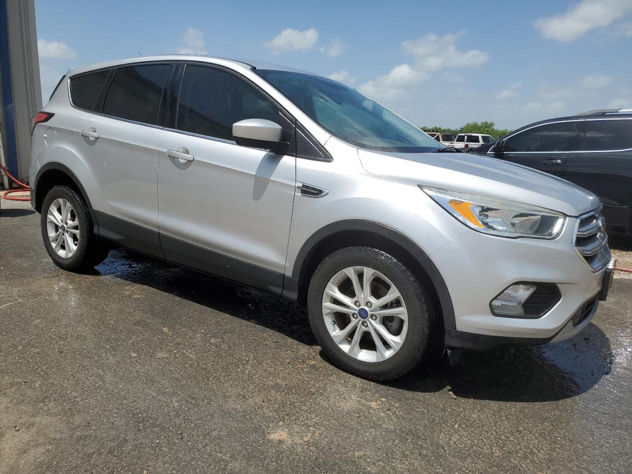 1FMCU0GD4HUE01061 2017 Ford Escape Se