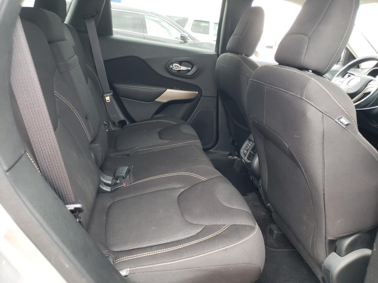 1C4PJMCB7HW614598 2017 Jeep Cherokee Latitude