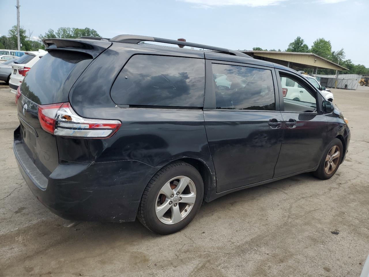 2016 Toyota Sienna Le vin: 5TDKK3DC6GS750714