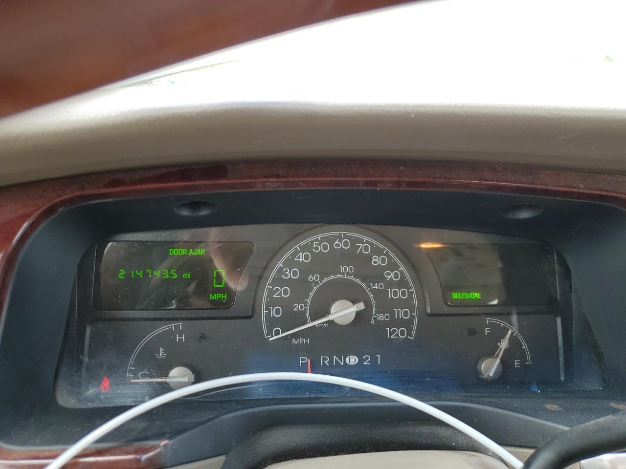 1LNHM83W94Y639888 2004 Lincoln Town Car Ultimate