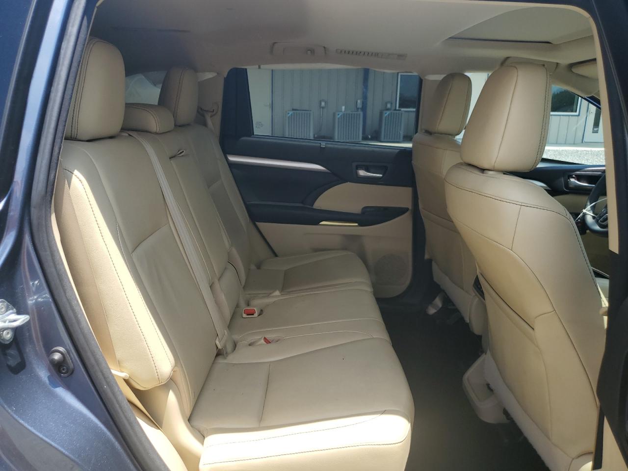 5TDKKRFH3GS503260 2016 Toyota Highlander Xle