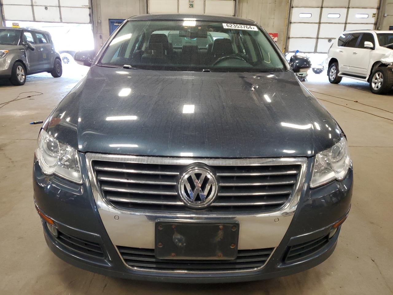 WVWEK73CX8E185543 2008 Volkswagen Passat Lux