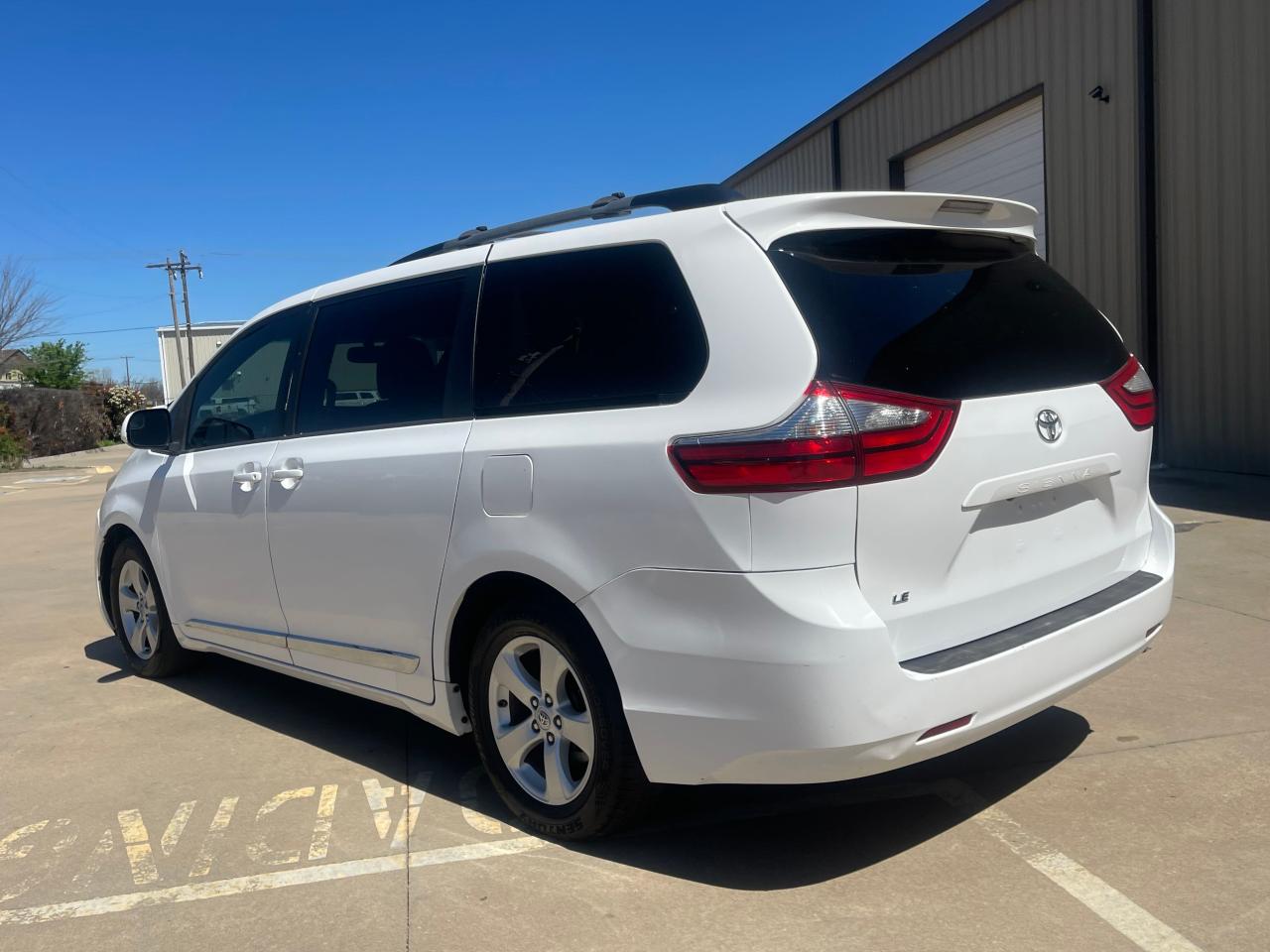 2015 Toyota Sienna Le vin: 5TDKK3DC3FS547083