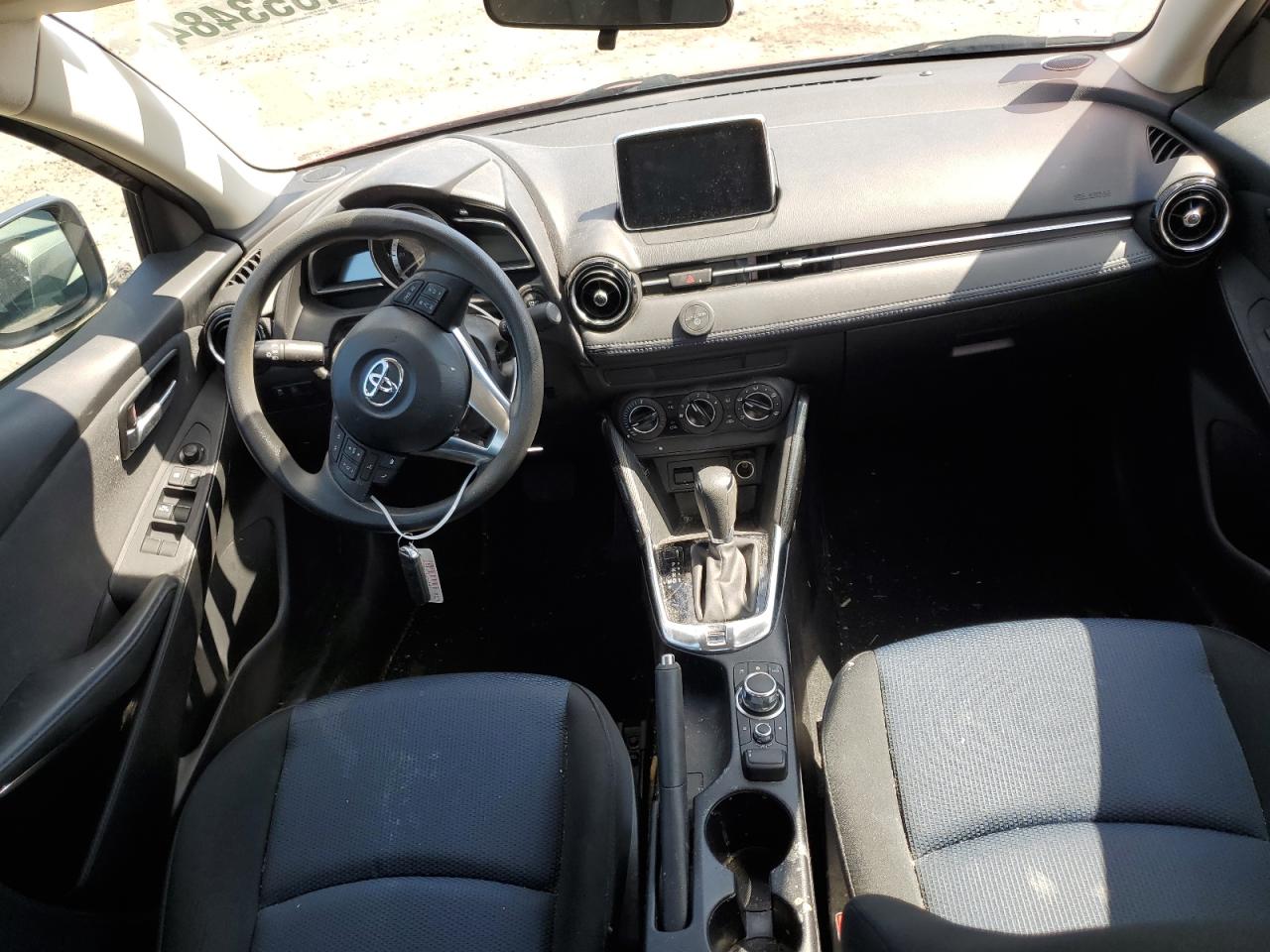 3MYDLBYV2HY152823 2017 Toyota Yaris Ia