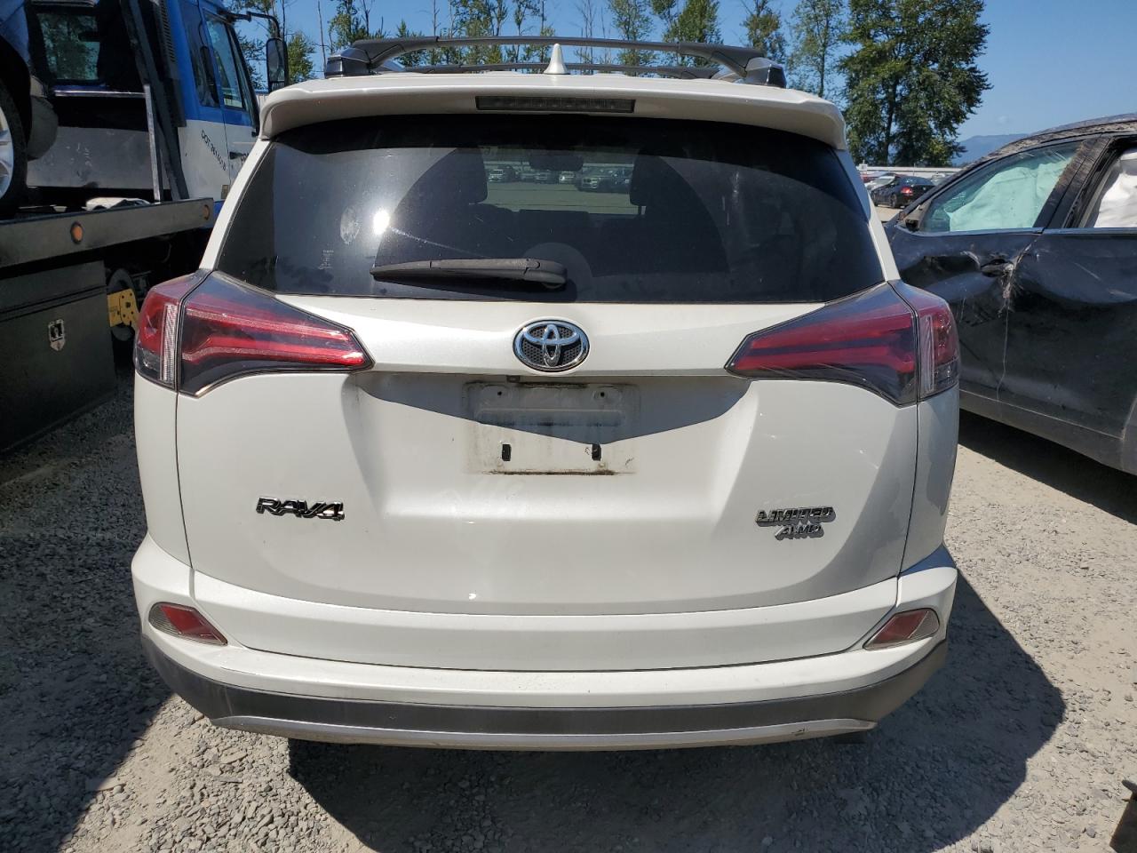 JTMDFREV8JJ258206 2018 Toyota Rav4 Limited
