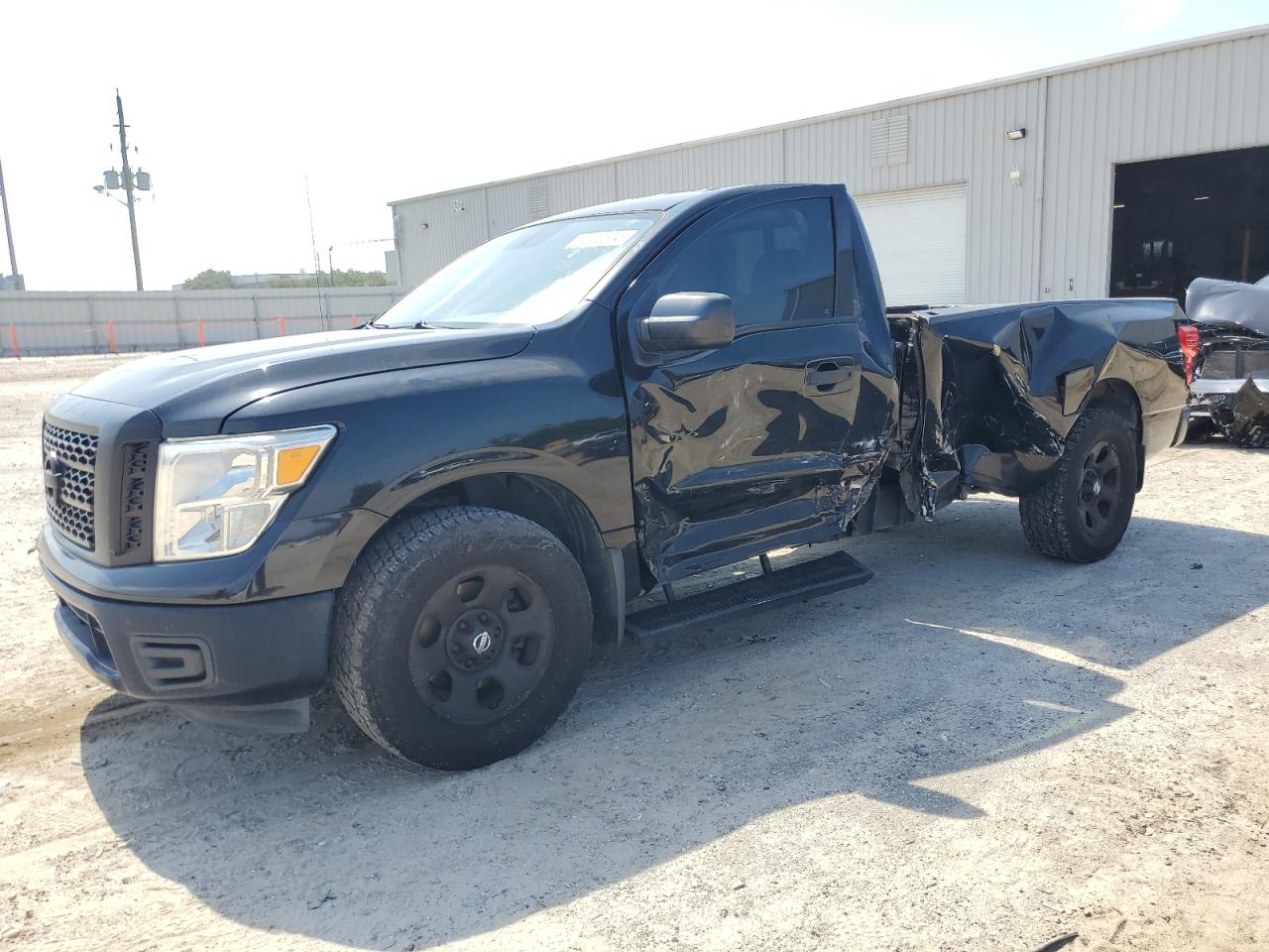 1N6AA1R79HN525657 2017 Nissan Titan S