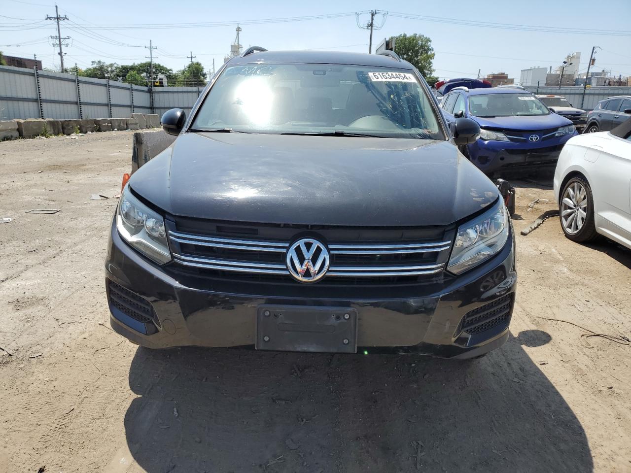 2016 Volkswagen Tiguan S vin: WVGAV7AX7GW586659