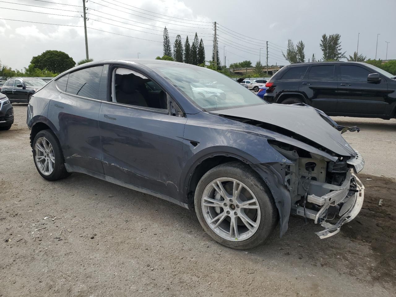 2021 Tesla Model Y vin: 5YJYGDEE3MF063319