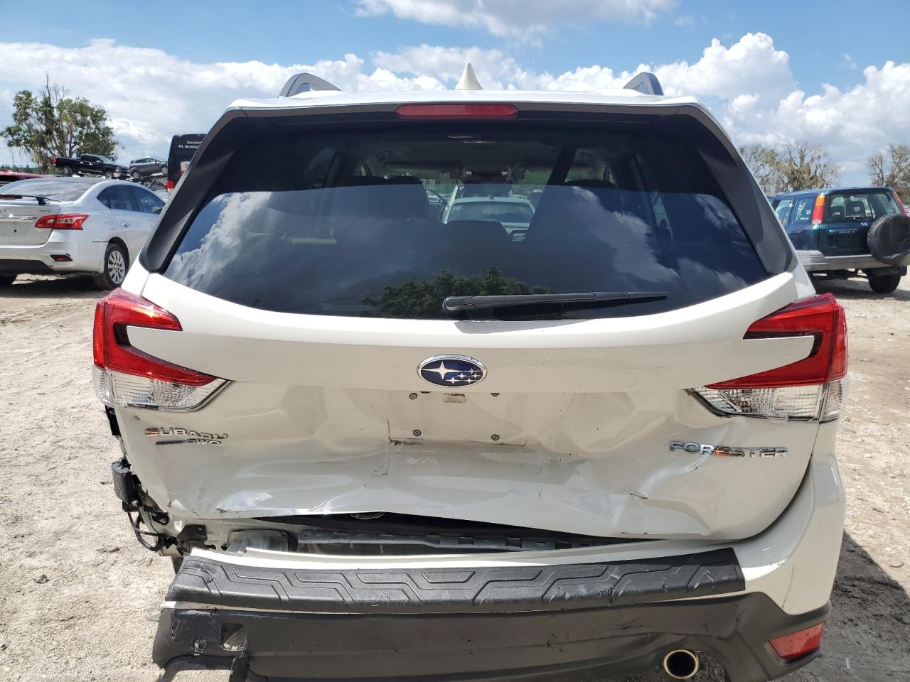 JF2SKASC2KH527687 2019 Subaru Forester Limited